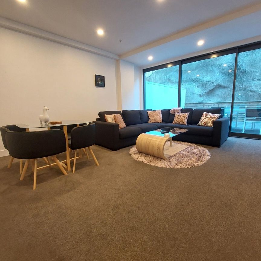 Two bedroom apartment in Newmarket - Photo 1