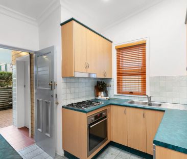 CHARMING HOME IN A PREMIUM SETTING - Photo 6