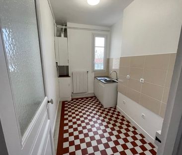 Location Appartement 3 pièces 53m² ST MAUR DES FOSSES 94100 - Photo 1