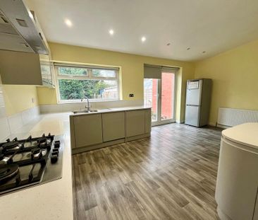 3 bedroom semi-detached house to rent - Photo 3