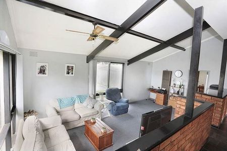 Charming 3-Bedroom Home in Epping - Photo 3