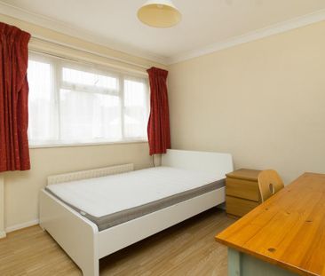 4 bedroom semi-detached house to rent - Photo 4