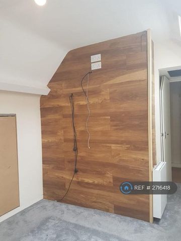 3 bedroom flat to rent - Photo 2