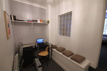 1 bedroom Apartment to let - Photo 2