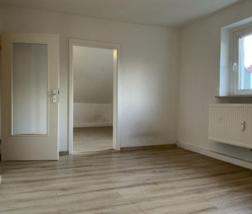 Dachgeschosswohnung mit 3 Zimmern in Heiligenhaus - Photo 2