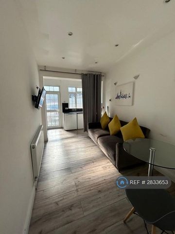 1 bedroom flat to rent - Photo 5