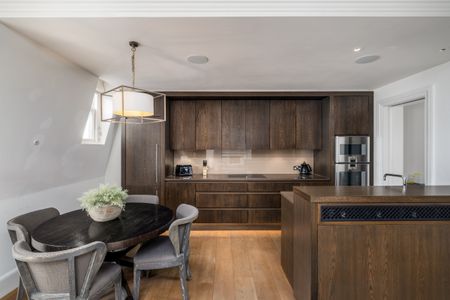 A Chic One-Bedroom Apartment in a Grade II-Listed Mayfair Building - Photo 5