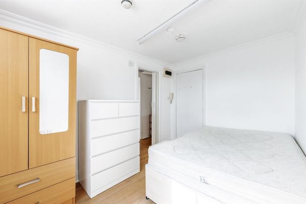 1 bedroom property to let - Photo 1