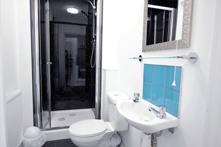 1 bedroom in a house share to rent - Photo 4