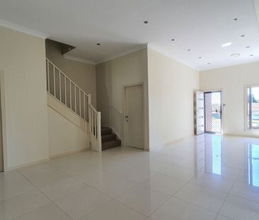 Spacious Four Bedroom Home! - Photo 3