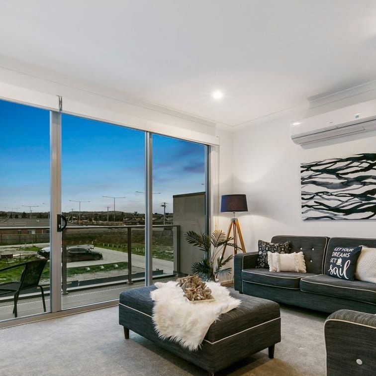 18 Topal Drive, Officer VIC 3809 - House For Rent | Domain - Photo 1