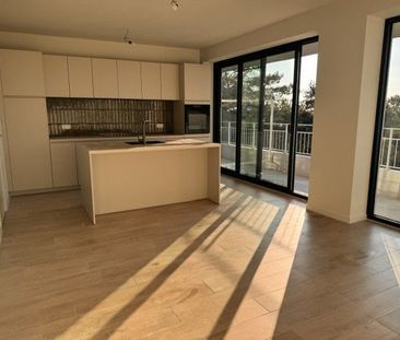 Appartement te huur in Genk voor € 1.050 met 1 slaapkamer - Photo 1