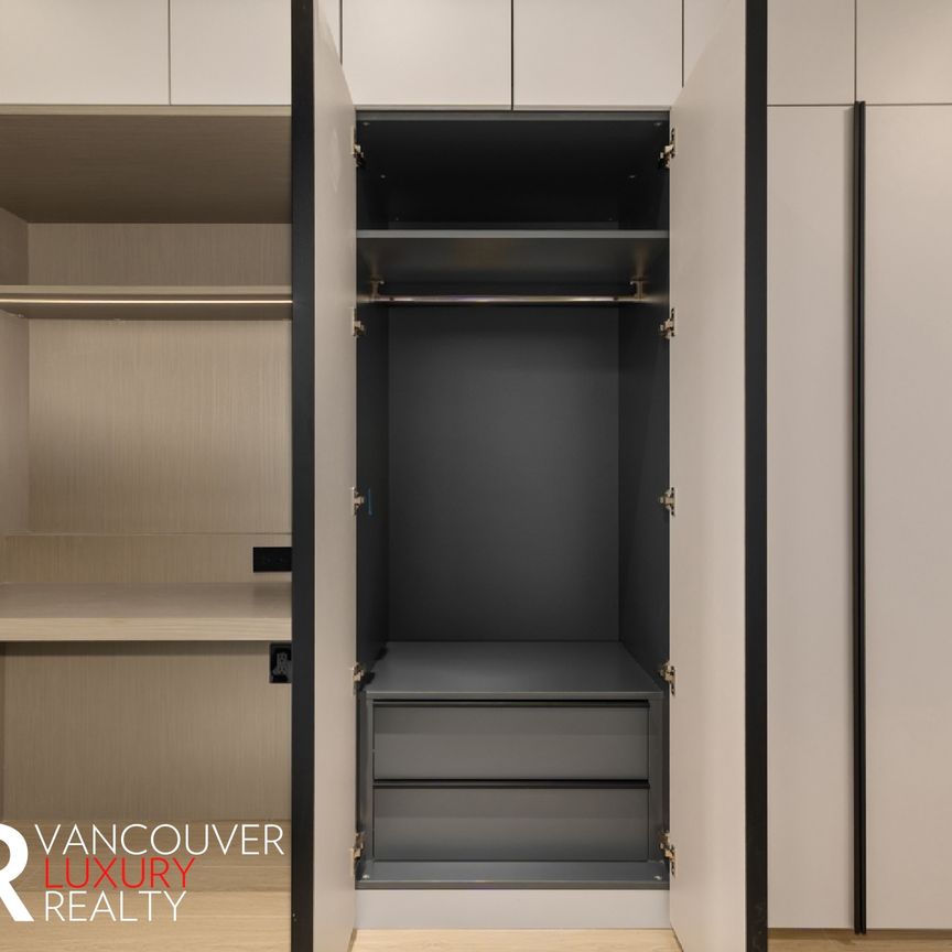 Condo in Port Moody, British Columbia - Photo 1
