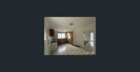 PERFECTLY LOCATED 3 BEDROOM HOME - Photo 2
