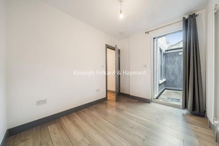 3 bedroom flat to rent - Photo 3