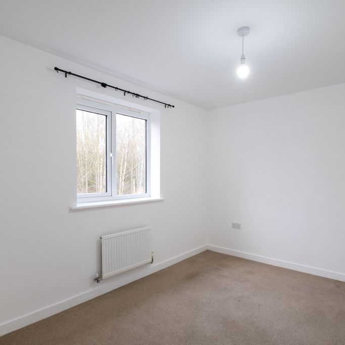 2 bedroom semi-detached to let - Photo 1
