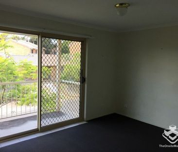 THREE BEDROOMS TOWNHOUSE WITH NEW AIR CONDITION - Photo 5