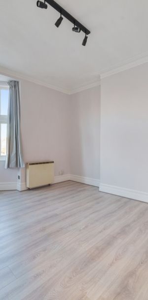 High Street, London, W3 - Photo 1