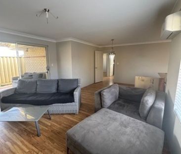Low Maintenance 3 Bedroom 2 Bathroom Home - Photo 5