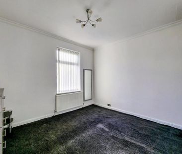 3 bedroom end of terrace house to rent - Photo 3