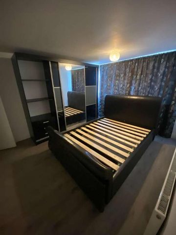 Wivenhoe Road, Barking, IG11 - Photo 3