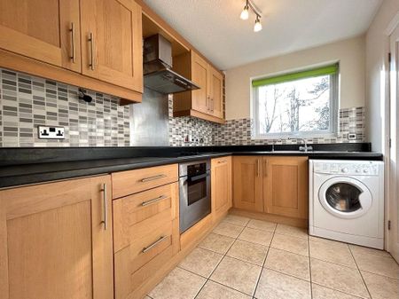 2 bedroom Flat in Brittain Court, Sandhurst - Photo 4