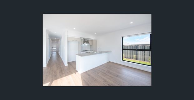 Bright, Spacious & Ready to Move Into! - Photo 1