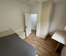 6 bedroom terraced house to rent - Photo 2
