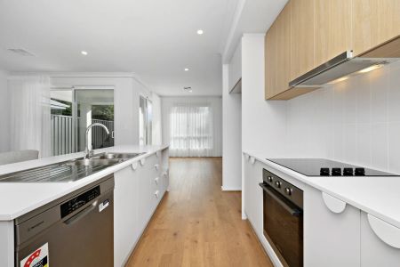 Modern Luxury Living: The Perfect Blend of City & Coast - Photo 4