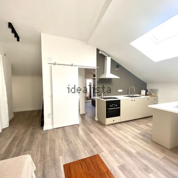 Alquiler de ático en Plaza de la Aurora - Photo 1