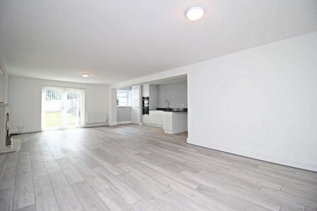 4 bedroom detached bungalow to rent - Photo 2