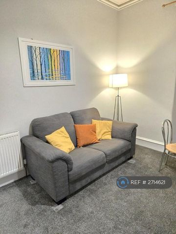 2 bedroom flat to rent - Photo 2