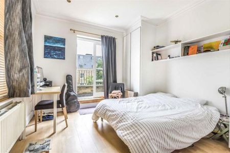 3 bedroom flat to rent - Photo 4