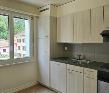 Appartement de 4 pièces avec grand balcon au centre de Fleurier - Photo 1