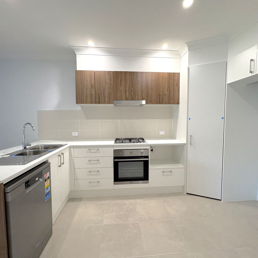 Brand New 3 Bedroom Family Home! - Photo 1