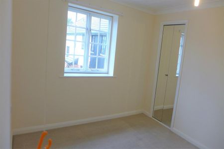 1 bedroom retirement property to rent - Photo 4