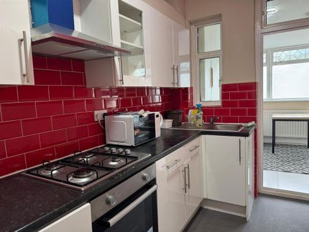 1 bedroom in a house share to rent - Photo 5