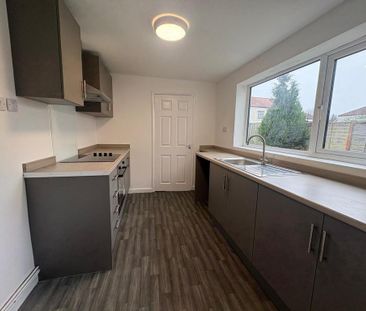 2 bedroom end of terrace house to rent - Photo 4