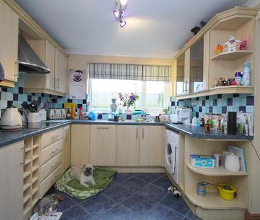 3 bedroom link detached house to rent - Photo 4