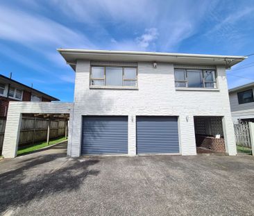 Hobsonville 5 bedrooms, 2 bathrooms - Photo 2