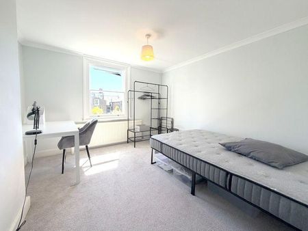 1 bedroom in a house share to rent - Photo 2