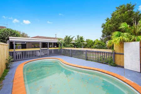 Central, Stylish & So Convenient - Your Ideal Family Home! - Photo 3