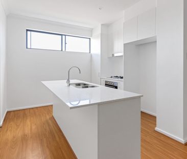 Stunning New Build Between the City and the Sea - Photo 4