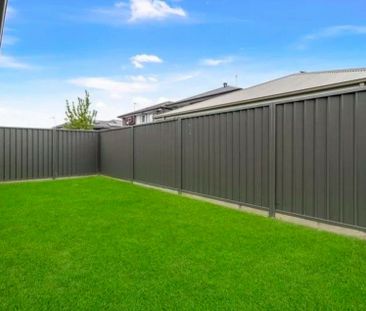 Stunning 4 Bedroom Home! - Photo 6