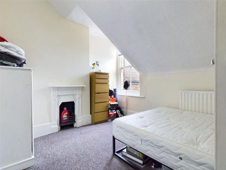 4 bedroom apartment to rent - Photo 3