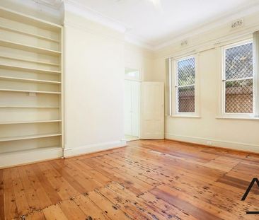 Charming three-bedroom semi in central location - Photo 1