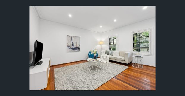 Stylish 3 Bedroom Family Home Plus Converted Attic - Photo 1