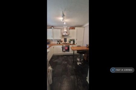 3 bedroom terraced house to rent - Photo 4