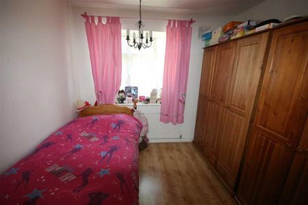 3 bedroom flat to rent - Photo 5