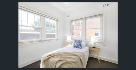 UPDATED UNIT IN PRIME LOCATION! - Photo 2